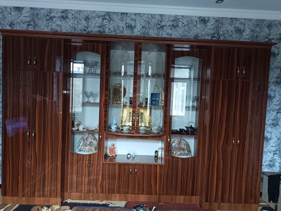 Стенка, прехошка, камот, десткий мебел сотилади. Холати яхши.