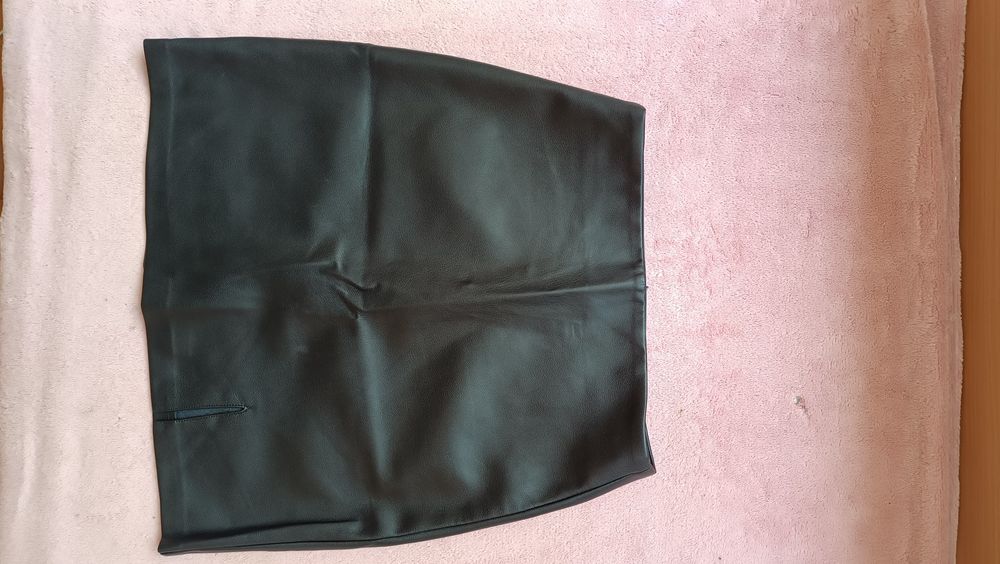 Черна кожена пола, в много добро състояние