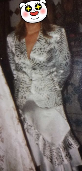 Костюм атласный  продам