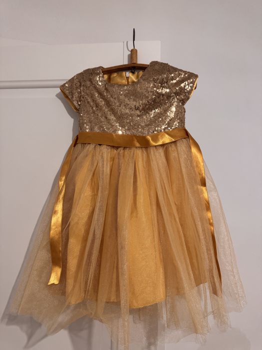 Платье на девочку