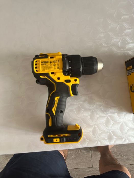 Продам дрель-шуруповерт DeWALT
