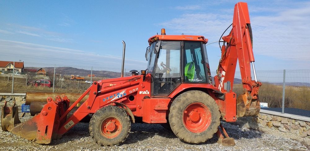 Vând buldoexcavator Fai Komatsu 898, 4x4