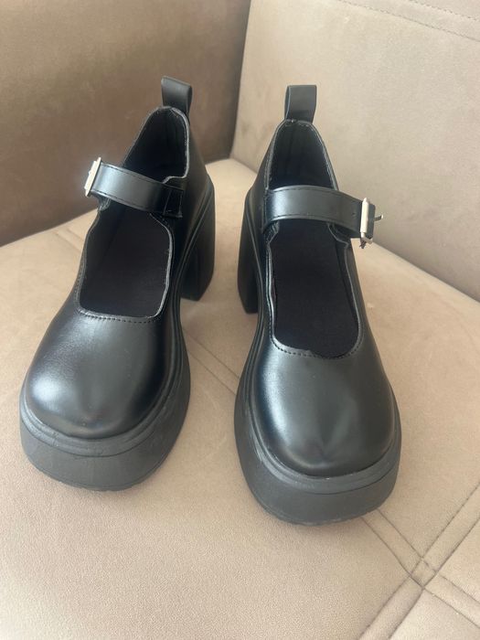 Черни обувки размер 39 еко кожа топ тренд