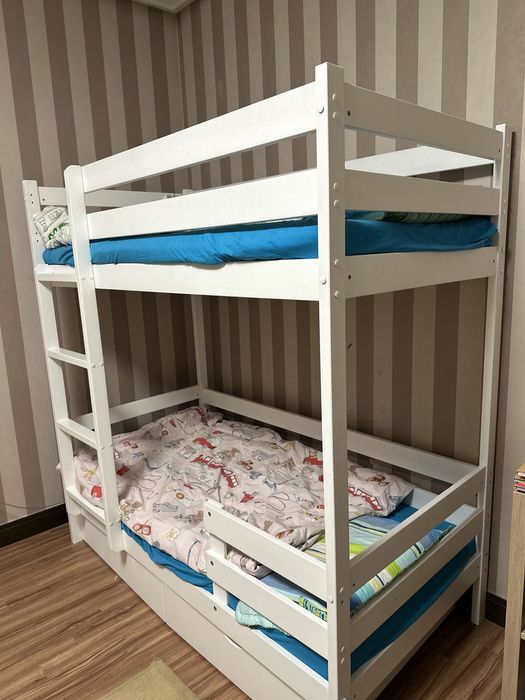 Двухъярусная кровать