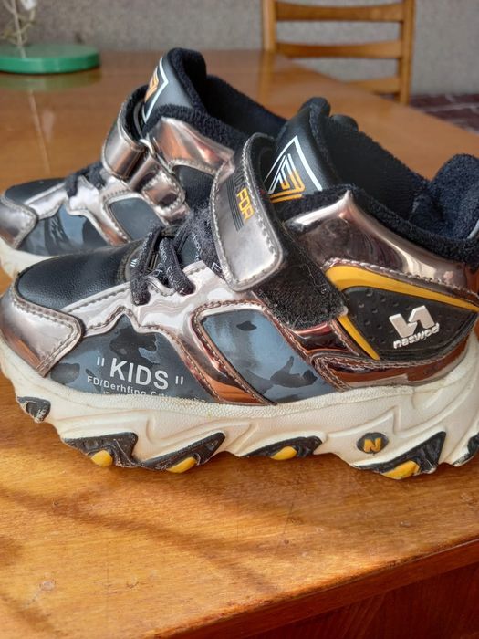 Продам детскую обувь