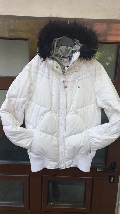 Geaca Nike mar M ,dama ,cu puf