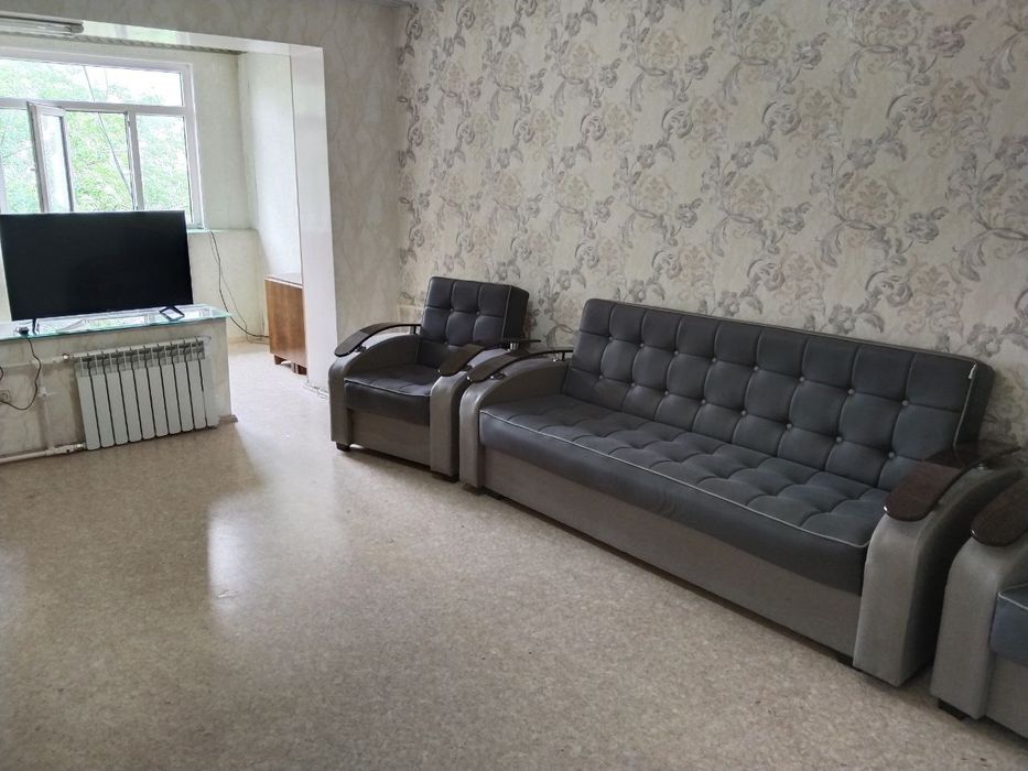 Продаётся  3 комнатная квартира 77 серии кирпичный дом.