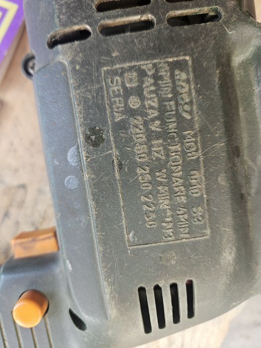 Vând masina de găurit electro Argeș veche, anii 85, cu trusă