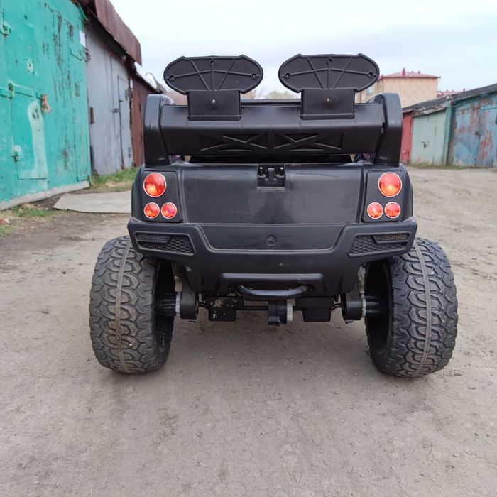 Продам детский автомобиль полный привод