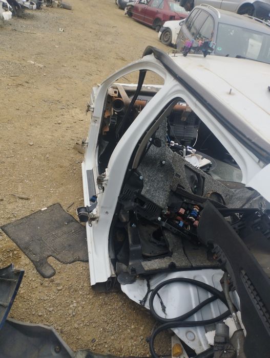 Aripa spate stalp mijloc stâlp fata Dacia Duster 1