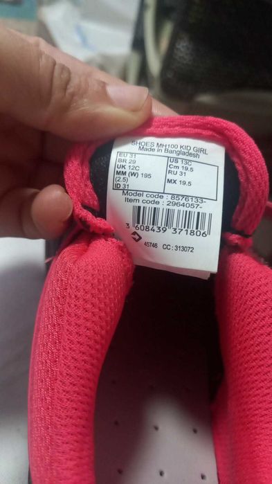 Vand 2 perechi incaltaminte pt fetite