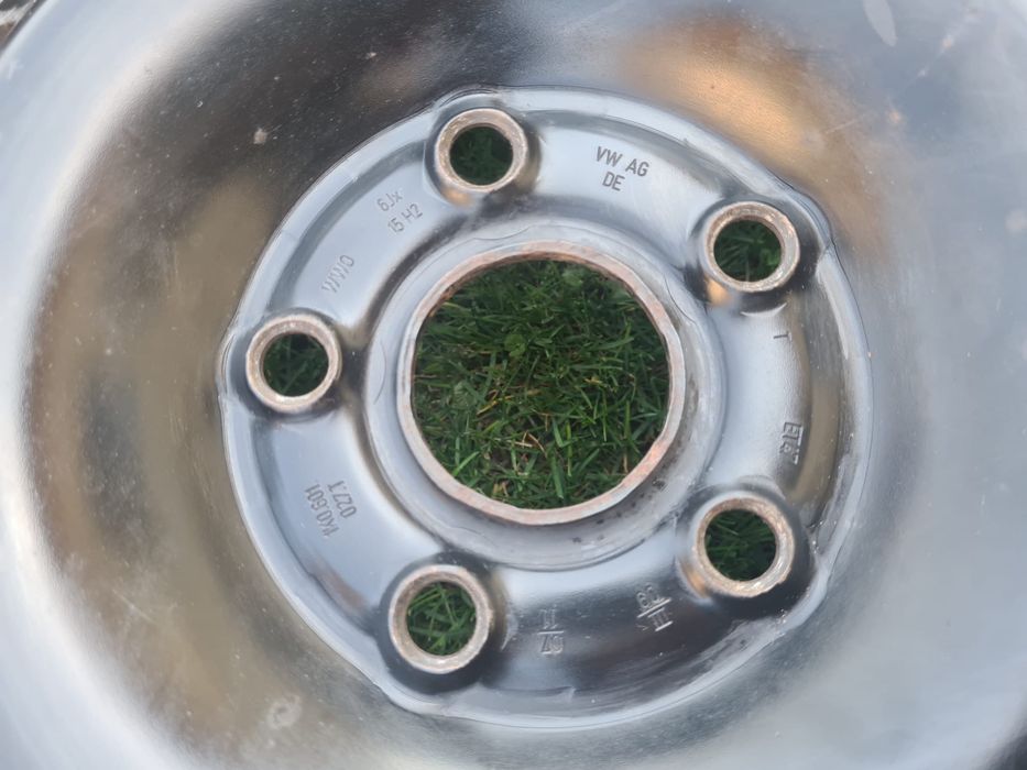 4 Cauciucuri de iarna 195/65/15 cu jante de tabla originale VW, proveniență Germania !!