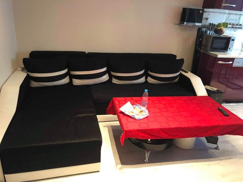 Дава се под наем Тристаен апартамент в Пловдив, Център - 75 кв.м за 664 € - Снимка #2