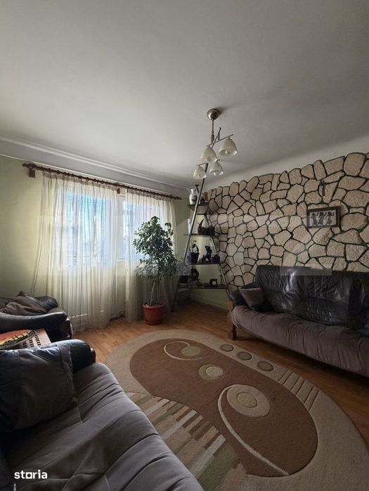 Apartament 4 camere decomandat, 80 mp, zona 1 Mai