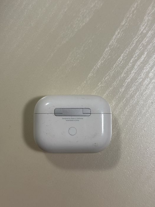 Продам оригинальный кейс от AirPods Pro 2