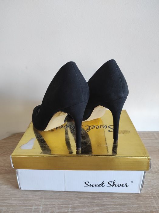 Обувки с висок ток