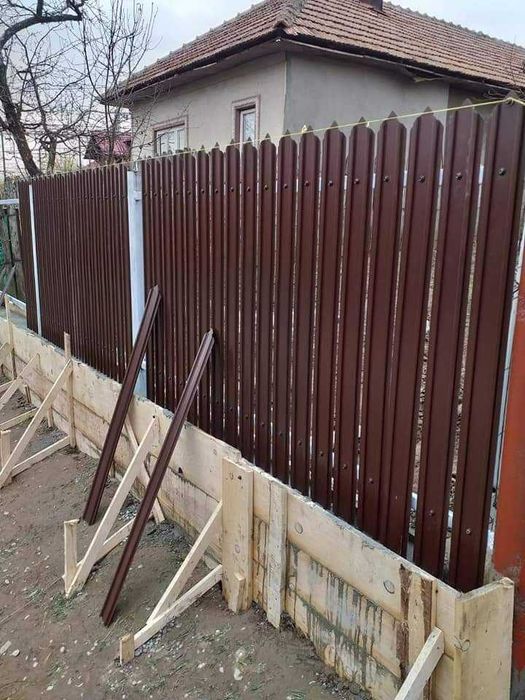 Garduri si porti de diferite modele si dimensiuni (sipca metalica, panou stil jaluzele, tabla cutata, plasa bordurata, BCA sau beton si alte modele)