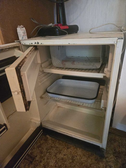 Хладилник AEG и Philips работещи отлично