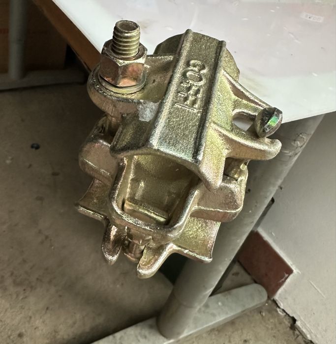 Vând morsete de construcții – stare foarte bună (aproape noi)