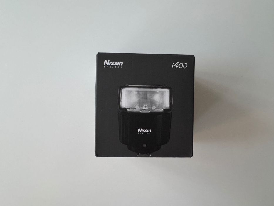 Nissin i400 TTL Speedlite Светкавица за фотоапарат – компактна, мощна
