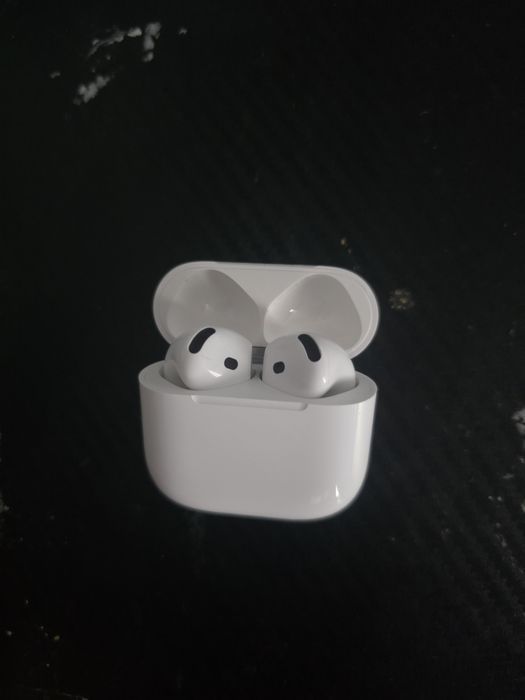 Vând AirPods 4 ANC