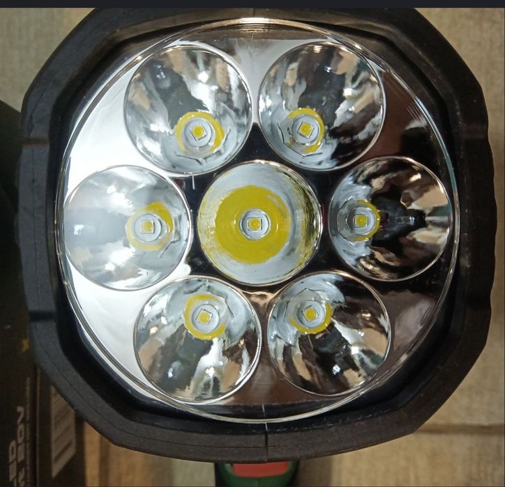 Parkside lanterna lampa proiector cu baterie 20V si auto 12V