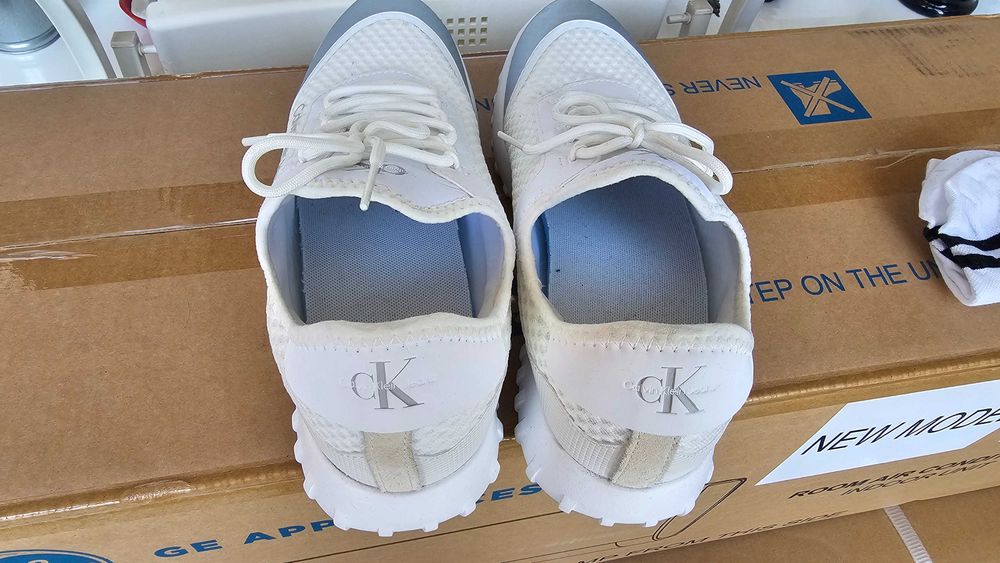 Оригинални нови маратонки. Calvin Klein.