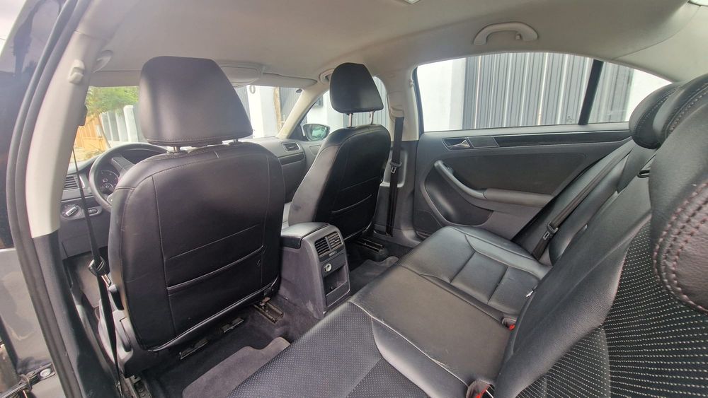 Volkswagen Jetta 2011 - interior piele