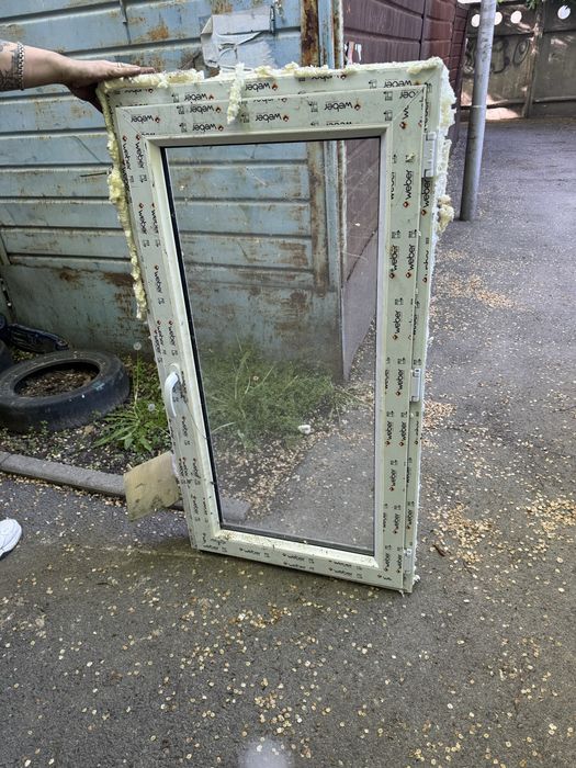 Срочно продам окна и дверь