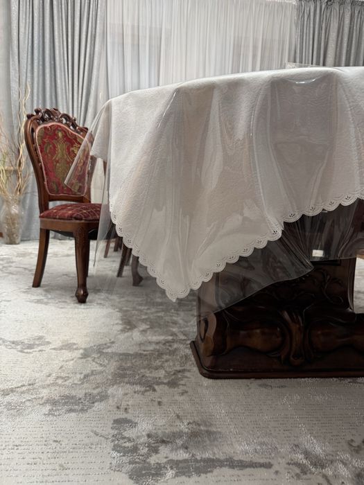 Стол со стульми в отлчном состояний