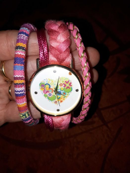 Продавам НОВИ ДАМСКИ ЧАСОВНИЦИ, 2 броя с ГОЛЯМА отстъпка