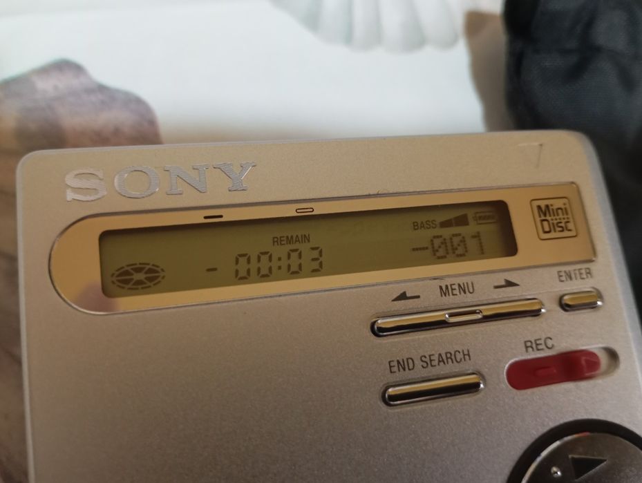 Sony MZ-R70 mini disc walkman