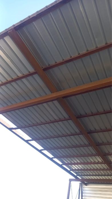 Навес с каркасом и профнастилом