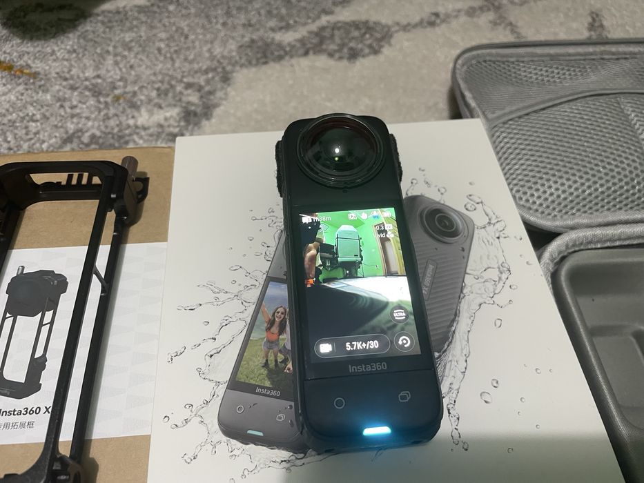 Vand camera Insta360 x4 cu accesorii