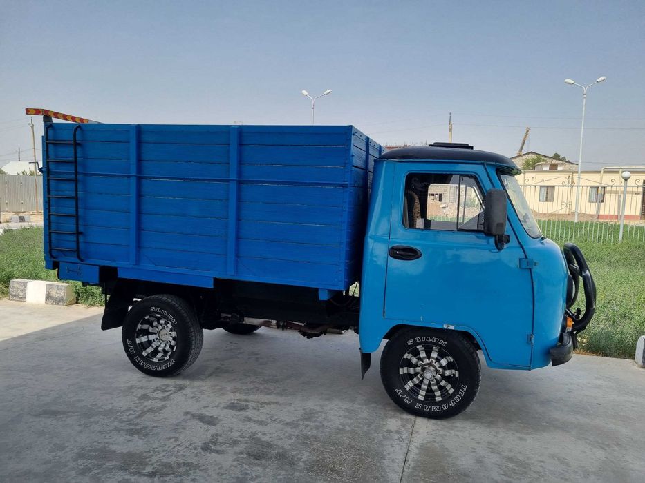 Автомашина УАЗ-3303