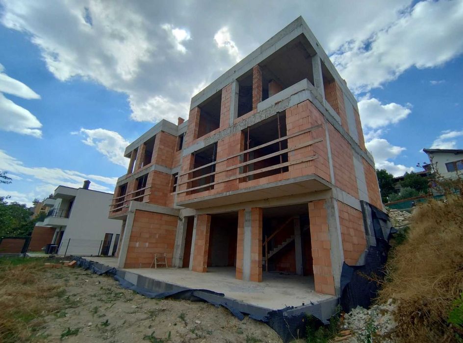 Продава се Къща в Варна, Център - 316 кв.м за 1219 €/кв.м - Снимка #2