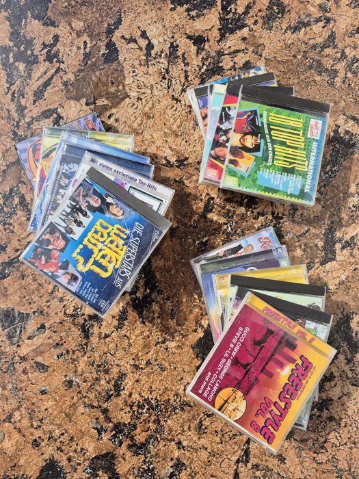 Vand Lot 20 CD cu muzică usoara mixta straina artisti  internationalii