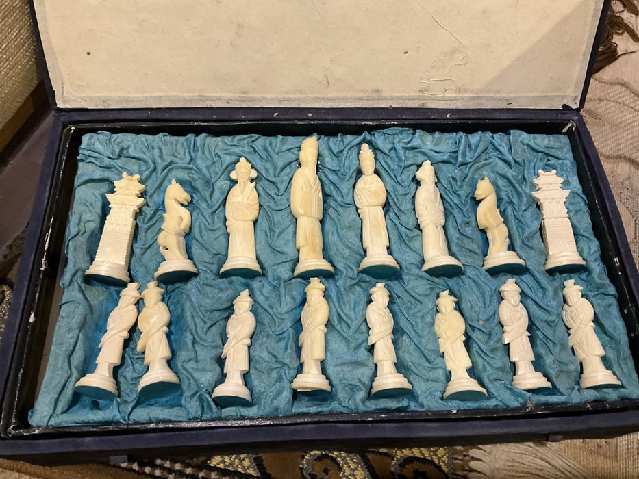 Шахматы фигурки из слоновой кости Китай 19в