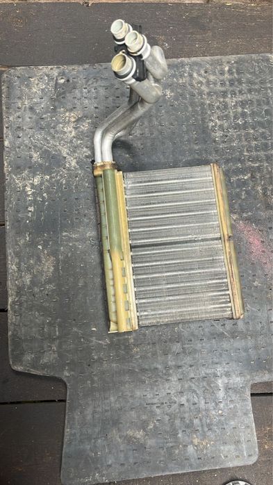Продаётся радиатор печки на BMW E39.