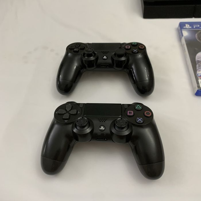 PS4 + 2 джойстика + GTA 5 + FIFA