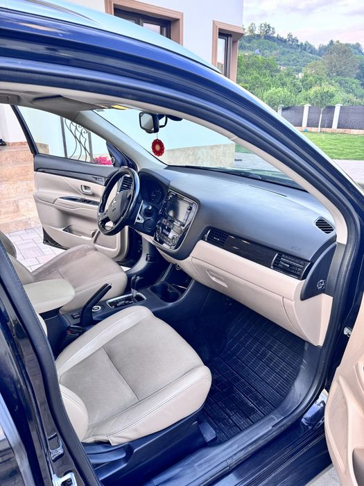 MITSUBISHI OUTLANDER 2.2 DiD Automat 2016 Variante