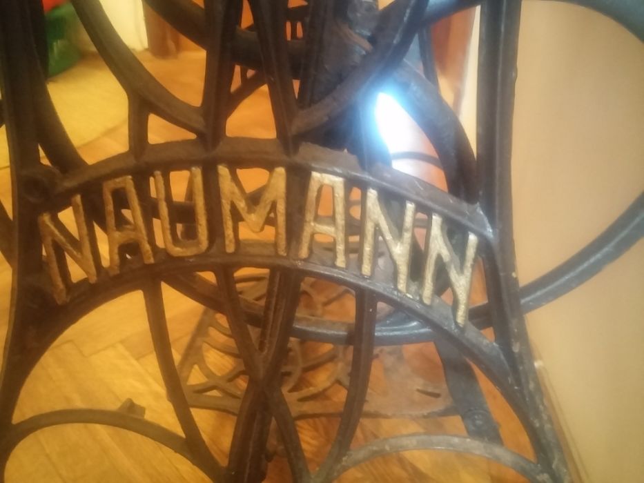 Masina de cusut Naumann