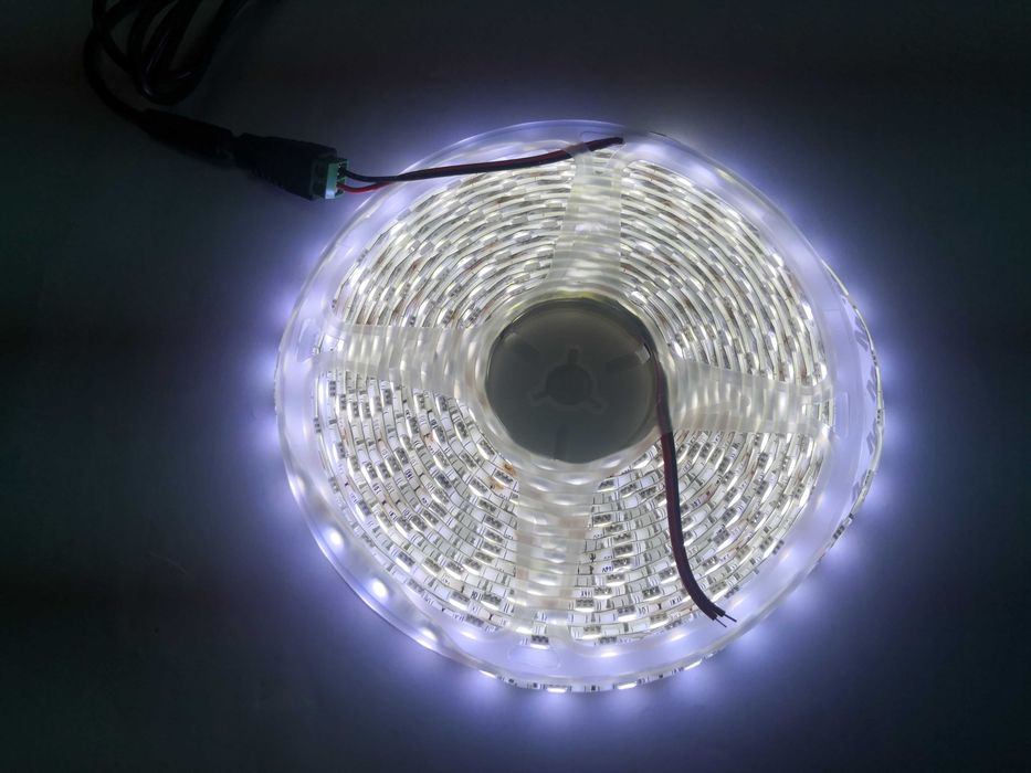 Banda led alb 5050 la 5 m