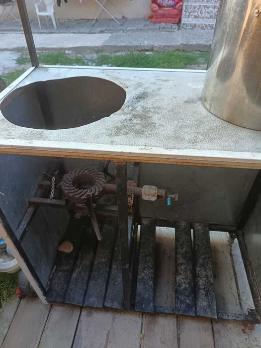 Toneta stand, taraba, masa de fiert porumb pe gaz cu acoperis