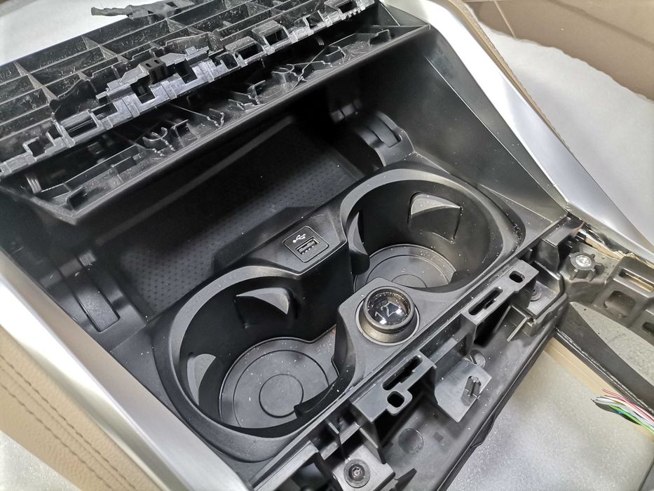 Централна Конзола BMW G20 G21 G22 G23 CANBERRABEIGE - B136