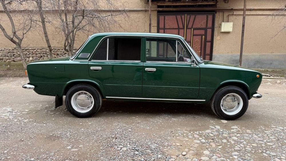 Vaz 21011 sotiladi.1978 yil.