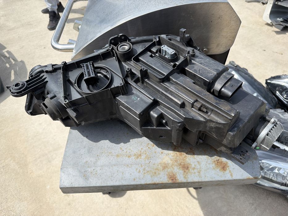 Ляв фар Aufi A4 B9