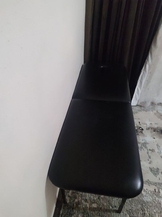 Massajni kushetka  srochna sotiladi