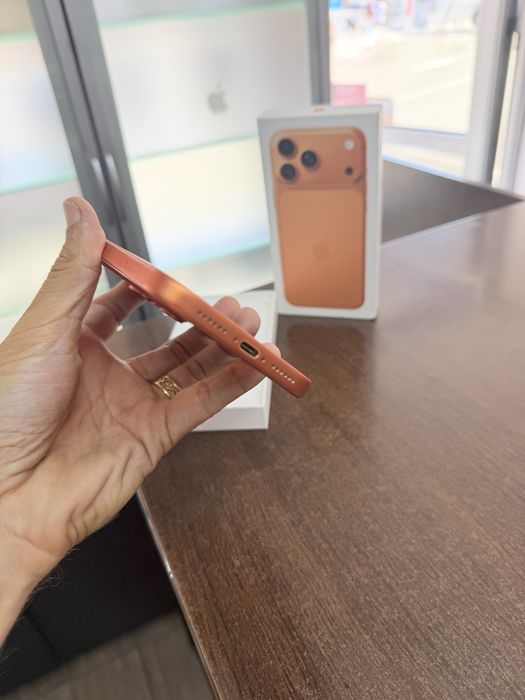 Vand Iphone 17 Pro Max 256Gb cosmic Orange impecabil