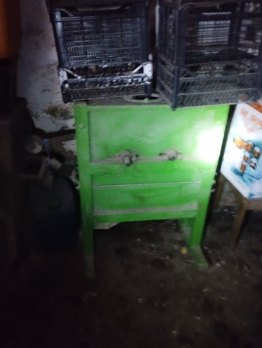 Mașinărie de desfăcut porumb+baterii Volta+cameră tractor U650